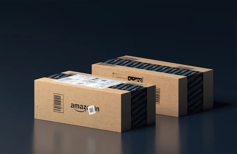Palet de cajas Amazon recién entregado por el transportista